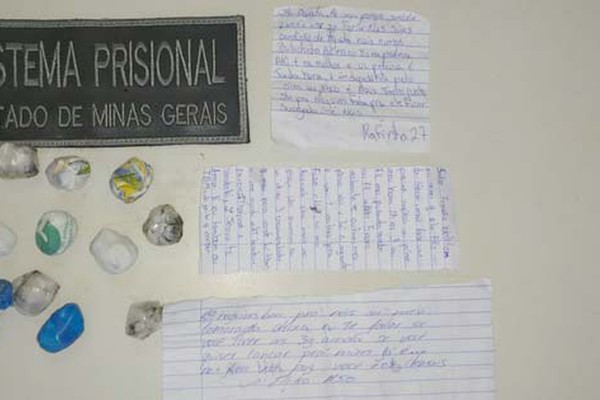 Agentes encontram droga em ralinho do banheiro de cela no Presídio e anotações do tráfico