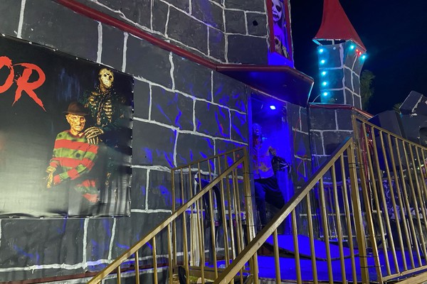 Repórteres encaram o “Castelo do Medo”; você teria coragem? Veja ao vivo