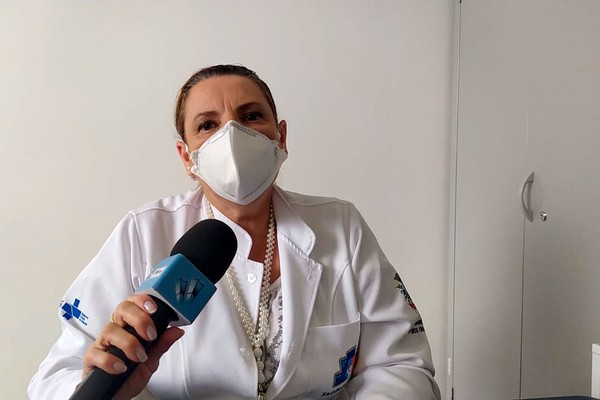 Enfermeira é acusada de trocar vacina por orquídea e Patos Hoje desmente fake news em Patos de Minas