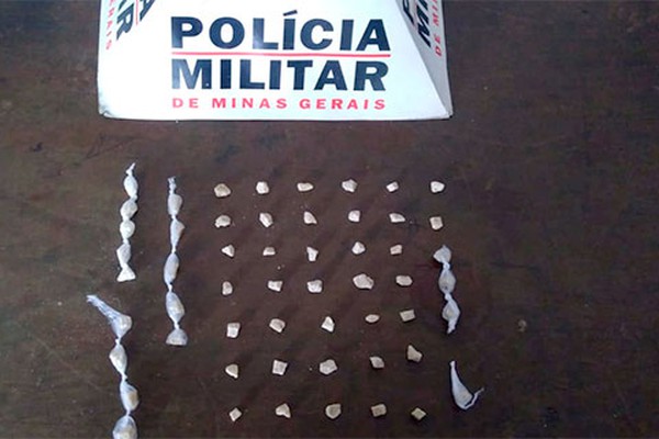 Polícia Militar prende dupla por tráfico de drogas em Patrocínio; um conseguiu fugir