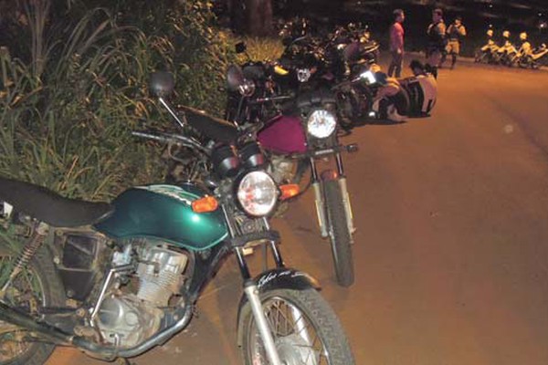 Polícia Militar apreende 11 motocicletas e prende condutores por direção perigosa