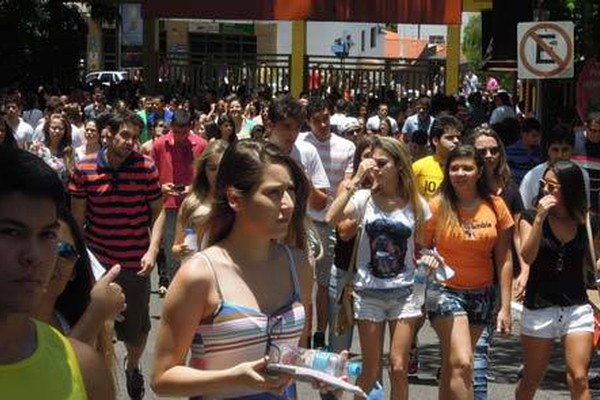 Estudantes de diferentes regiões lotam o campus do Unipam para o Vestibular