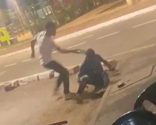 Vídeo mostra homem sendo agredido com garrafada na cabeça durante briga na orla da Lagoa Grande