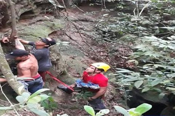 Jovens que se perderam no Perau das Andorinhas são resgatados pelo Corpo de Bombeiros