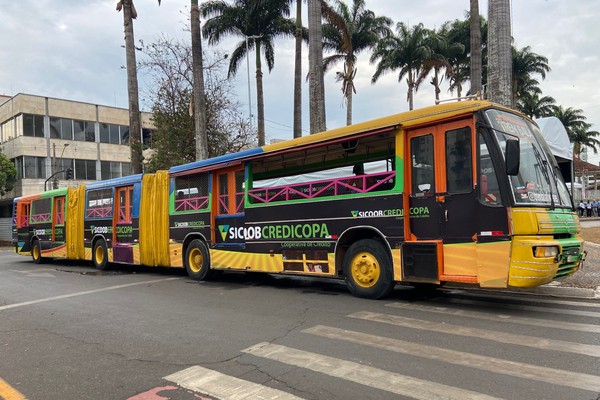 Sicoob Credicopa leva diversão para as crianças, com carreta Trem-Bala e brinquedos na Praça do Coreto