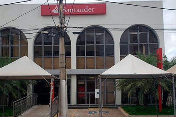 Agência do Banco Santander em Patos de Minas é interditada para sanitização