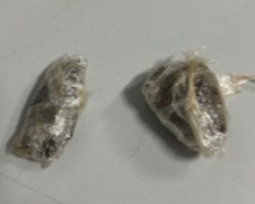 PM vai a casa situada entre duas igrejas e encontra crack e sementes de maconha  em Patos de Minas