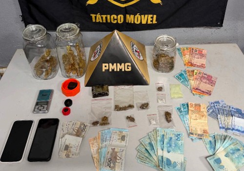 Operação da PM encontra dinheiro até dentro de bíblia e prende irmãos com drogas e mais de R$5 mil