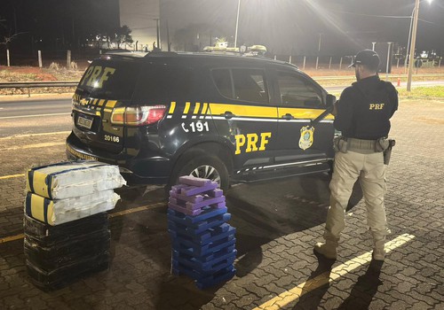 Perseguição da PRF na BR 365 termina com a apreensão de cerca de 200kg de maconha