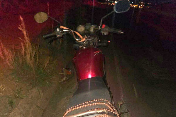 Motociclista cai de moto na MGC 354 e acaba preso sem condições de até conversar por embriaguez