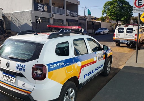 Agressão iniciada após marido quebrar prato termina com homem na delegacia e mulher no hospital