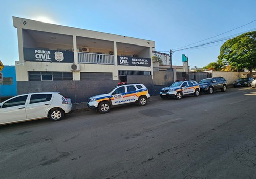 Amigos fogem sem pagar após abastecerem em dois postos e acabam presos por estelionato