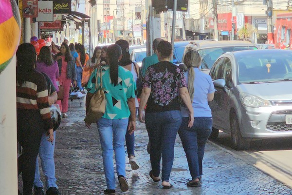 Comércio patense começa a funcionar em horário especial de Natal a partir deste sábado