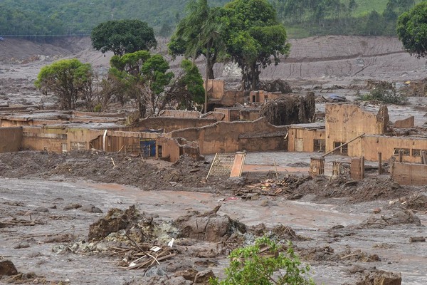 Desastre de Mariana completa 10 anos e moradores ainda buscam justiça