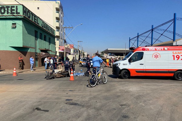 Motociclista morre em acidente com caminhão no bairro Lagoa Grande, em Patos de Minas