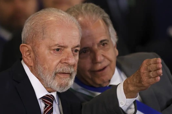 Lula diz que alistamento feminino dará diversidade às Forças Armadas