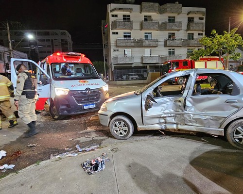 Motociclista fica ferido em grave acidente no cruzamento da avenida Paranaíba com rua Doutor Marcolino