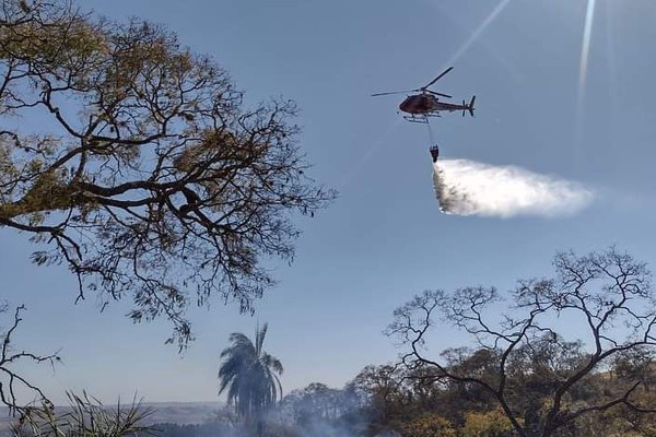 Após 10 dias de trabalho, bombeiros controlam incêndio que destruiu 880 hectares na região de Serra Negra