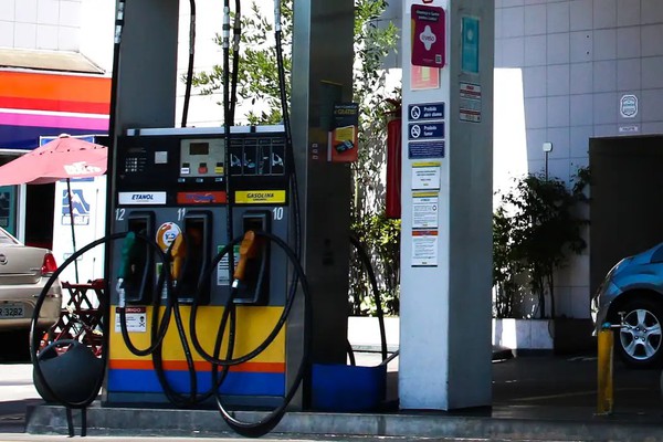 Concorrência do etanol e subvenção fazem preço da gasolina cair