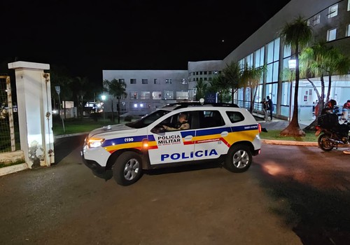 Ataque a tiros em bairro de Patos de Minas deixa passageiro de veículo de 17 anos ferido