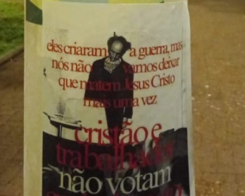 Jovens são detidos pela Polícia Militar por colarem cartazes com propaganda eleitoral irregular