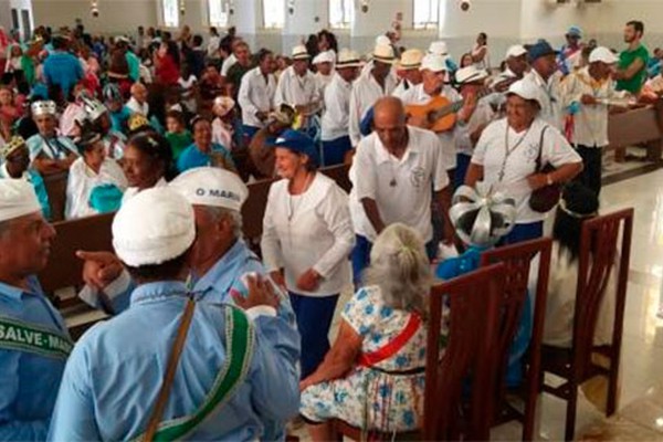 Festa de Nossa Senhora do Rosário e São Benedito reúne ternos de Congado e Moçambique