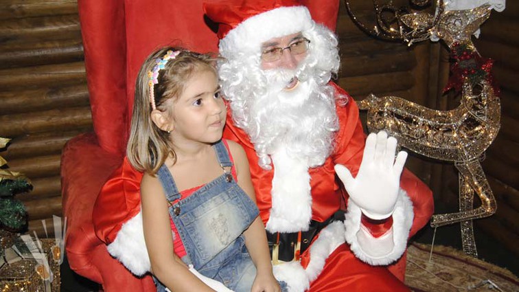 Trenzinho do Papai Noel faz a festa da criançada - Patos em Destaque