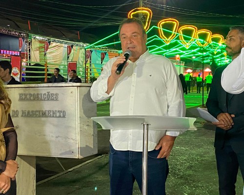 Secretário de Agricultura de MG exalta Fenamilho e afirma que a festa é a maior do estado; veja ao vivo