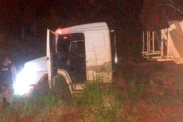 Bandidos roubam tratores em fazenda de Rio Paranaíba e abandonam caminhão ao serem perseguidos pela PM