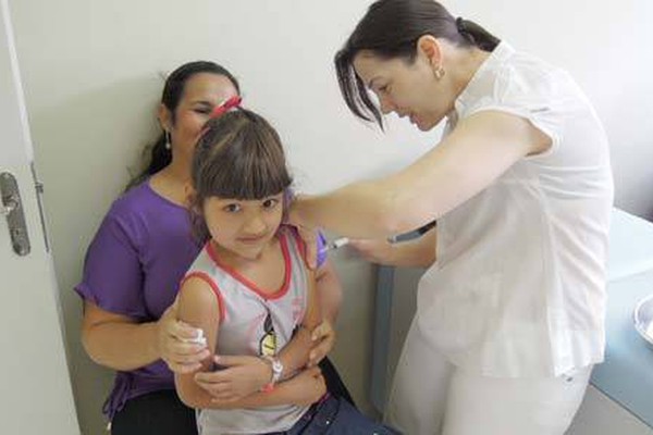 Pais movimentam unidades de saúde na abertura da Campanha de Multivacinação