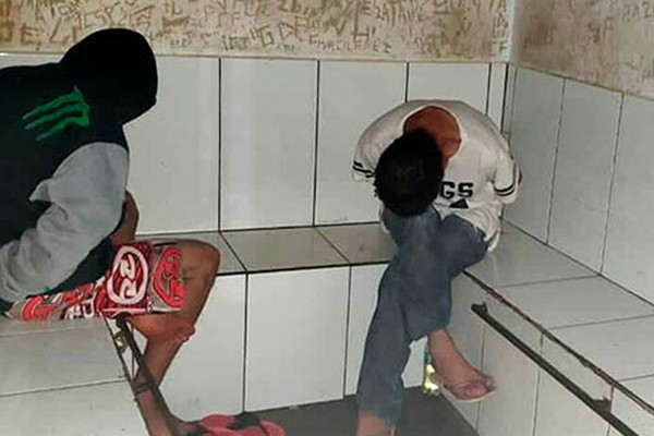Assaltantes que invadiram bar e chegaram a agredir cliente são presos pela Polícia Militar
