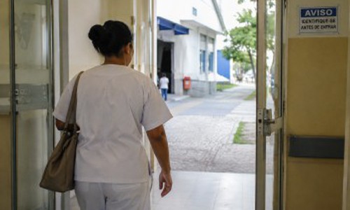 Hospital que demitiu técnica de enfermagem porque ela não apoiou o prefeito é condenado em MG
