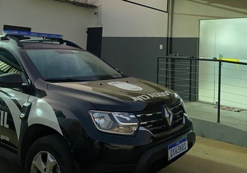 Homem que desferiu 10 facadas na ex após mentir para entrar em prédio é indiciado em Patrocínio