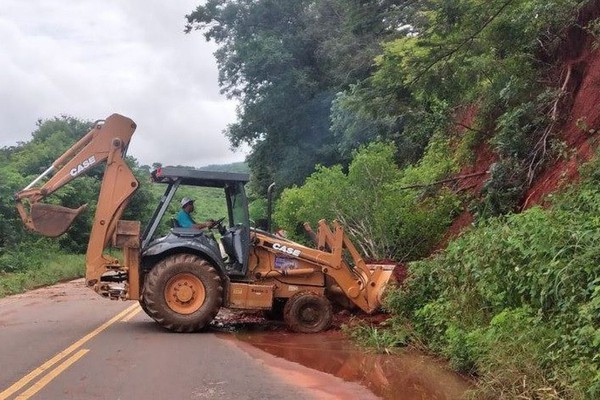Minas Gerais continua com mais de 100 pontos de rodovias interditados