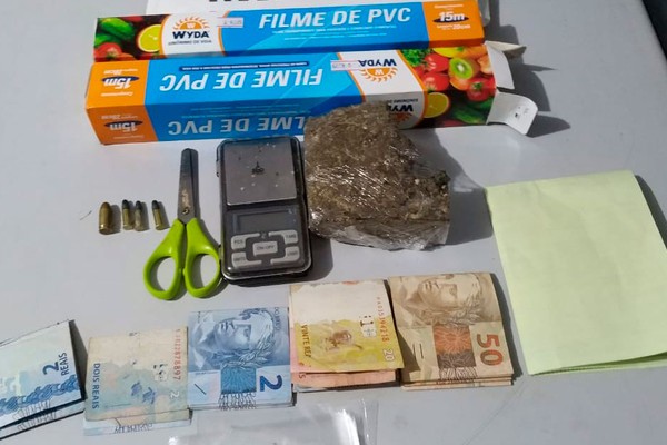 PM encontra drogas, materiais utilizados no tráfico, munições e três acabam presos em Patos de Minas