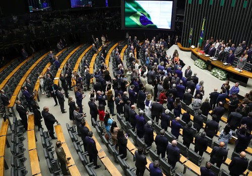 Câmara deve decidir sobre "taxa das blusinhas" nesta segunda