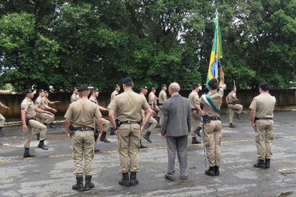Seguindo a lei e a tradição, Polícia Militar celebra o Dia da Bandeira Nacional em Patos de Minas