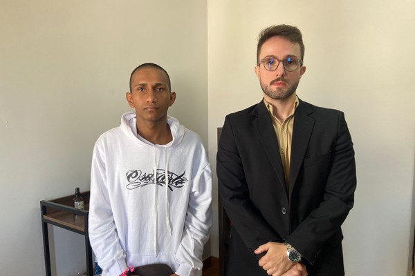 Jovem que ficou quase uma semana preso em Patos de Minas após erro judicial busca reparação