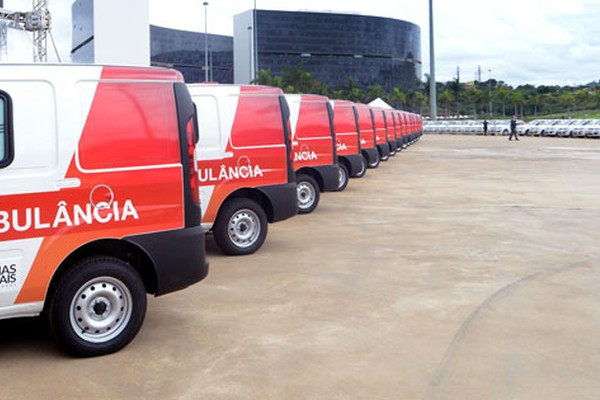 Pimentel entrega 155 veículos para a saúde e libera linha de crédito de R$ 100 milhões para hospitais filantrópicos