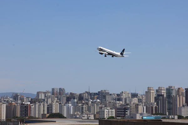 Preço médio das passagens aéreas cai 20% em novembro
