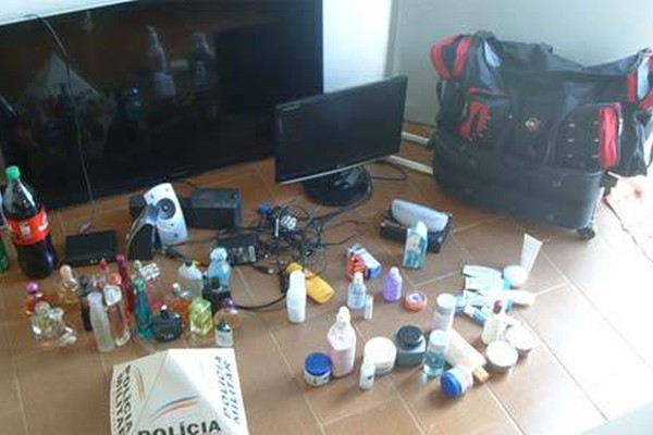 PM de Carmo do Paranaíba prende homem após furto de TV, computador e perfumes