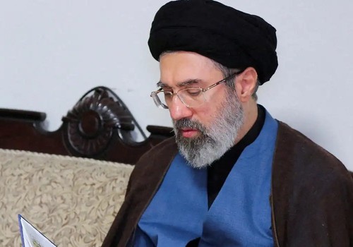 Khamenei reforça que Estreito de Ormuz terá novas regras para passagem