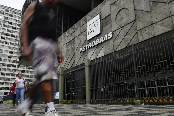Petrobras diz que está entregando todo o combustível produzido