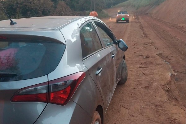 Acidentes e transtornos causados por obras na MGC 354 revoltam moradores e motoristas