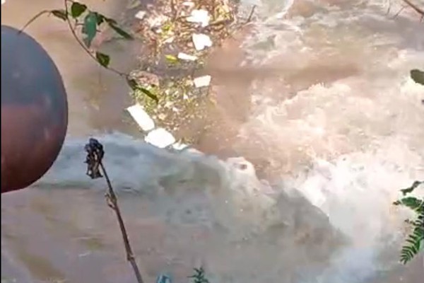 Moradores denunciam constantes despejos de esgoto no Rio Paranaíba; Copasa pede cooperação