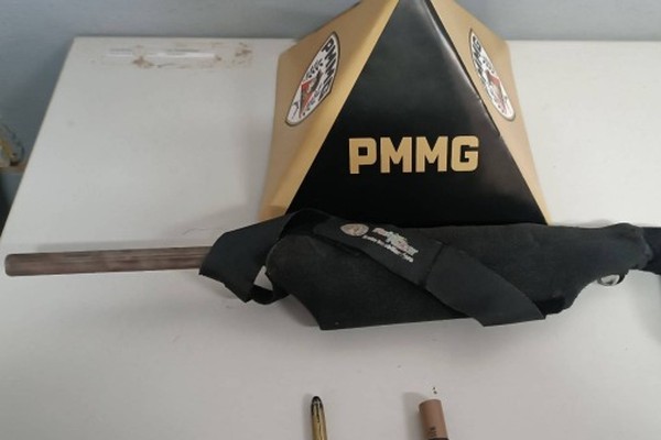 Homem é preso após ameaçar matar a própria mãe de 74 anos e furtar objetos em Patos de Minas