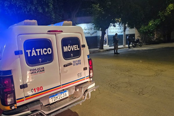 Perseguição policial tem disparos, queda de moto e prisão em Patos de Minas