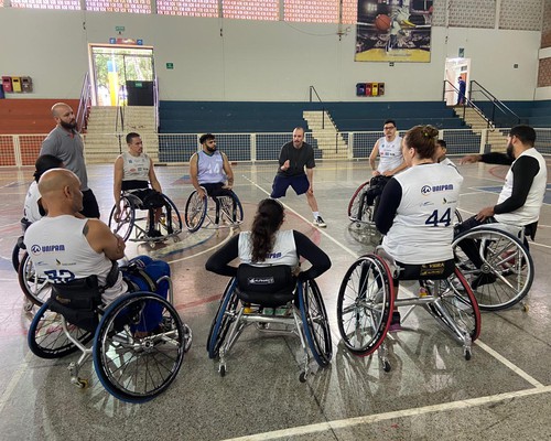 Treinador da Seleção Brasileira de Basquete em Cadeiras de Rodas vem a Patos de Minas acompanhar treino de convocadas