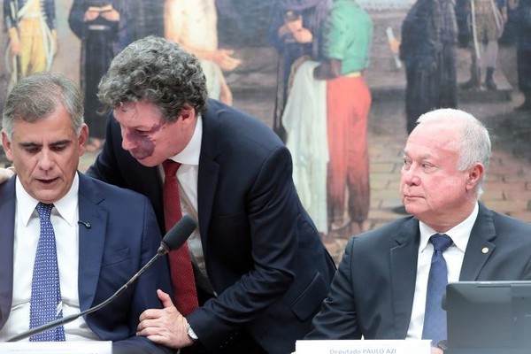 Comissão aprova PEC que acaba com a escala de trabalho 6x1