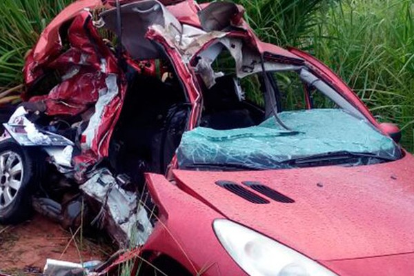 Motorista de 43 anos morre ao bater de frente com caminhão na BR 365 em Patos de Minas